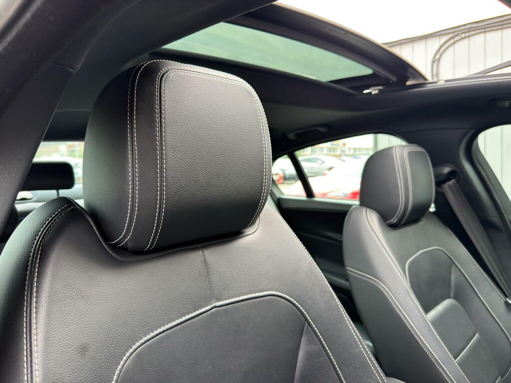 Jaguar XE R-sport Red #24