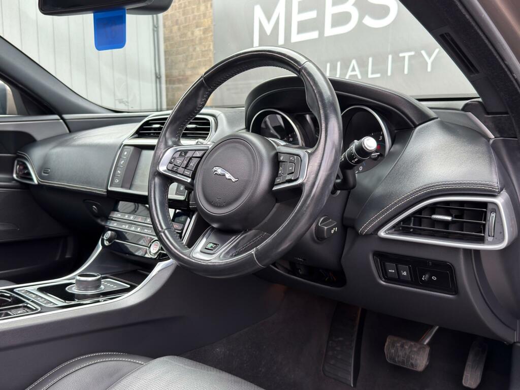 Jaguar XE R-sport Red #25
