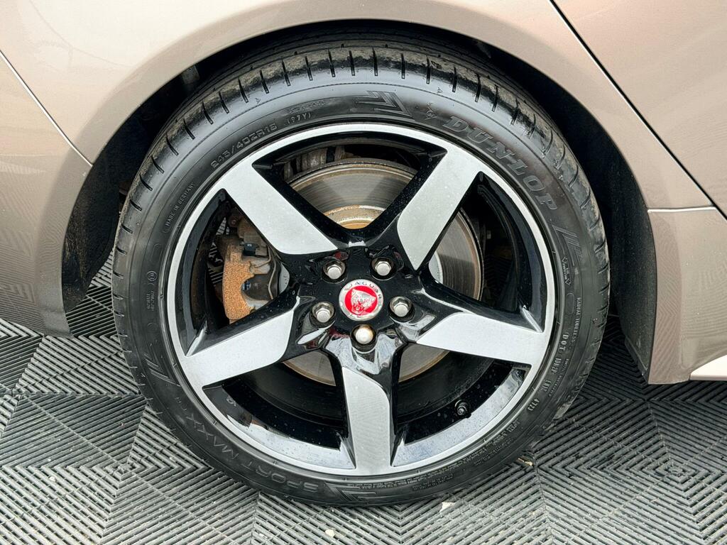 Jaguar XE R-sport Red #7
