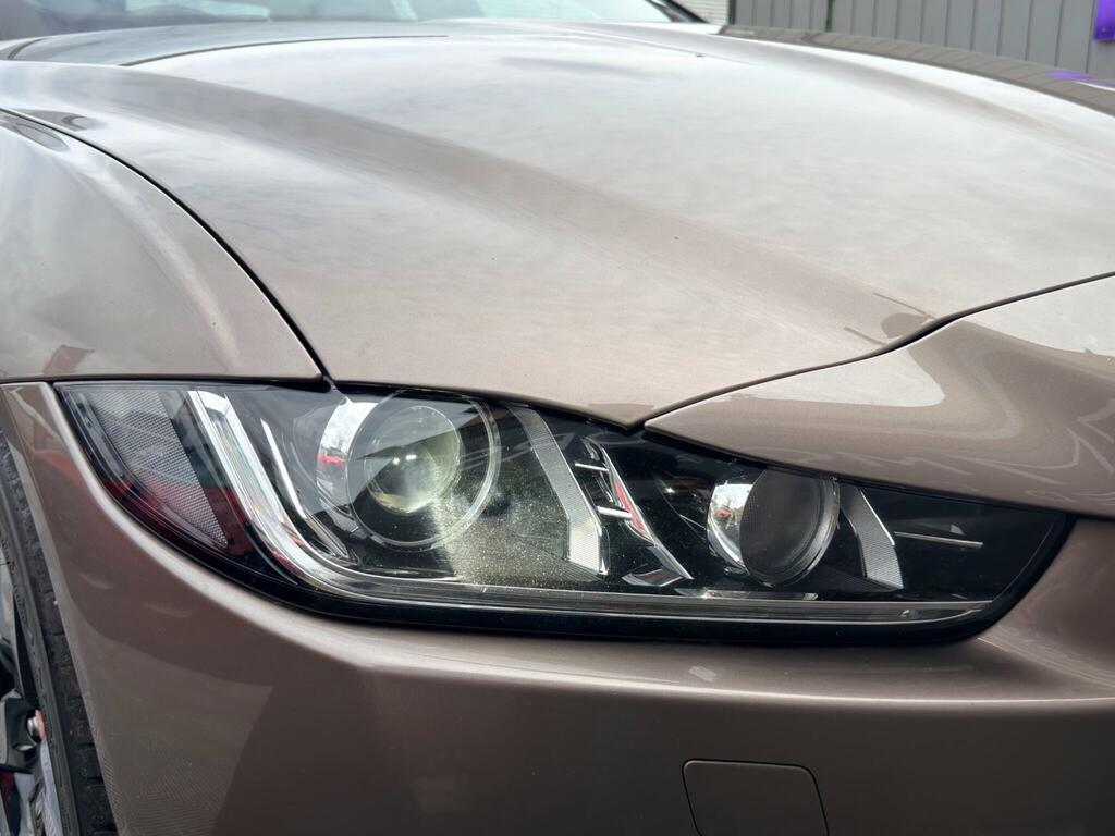Jaguar XE R-sport Red #9