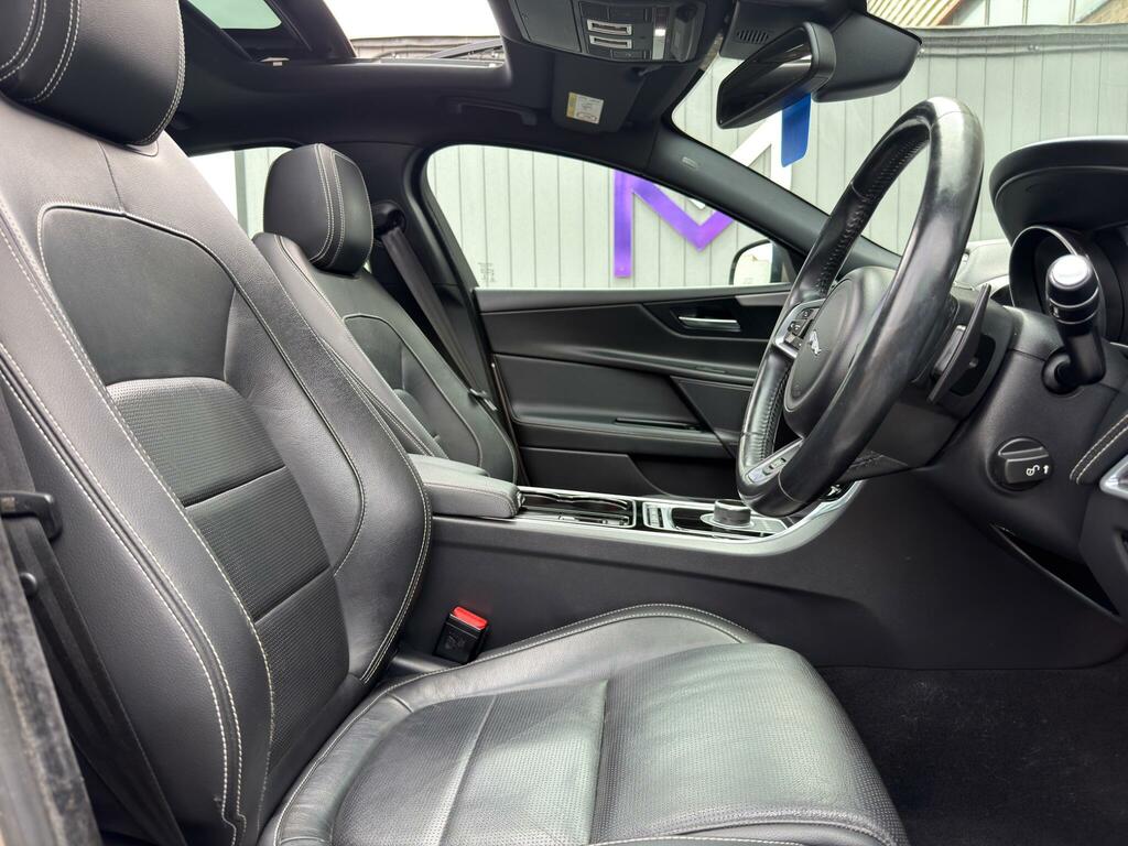 Jaguar XE R-sport Red #23
