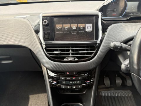 Peugeot 2008 2016 66 Puretech Red #3