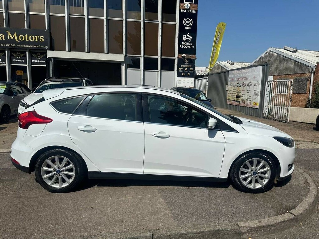 Ford Focus Hatchback 1.0T Ecoboost Titanium Euro 6 Ss OY65ETE White #3