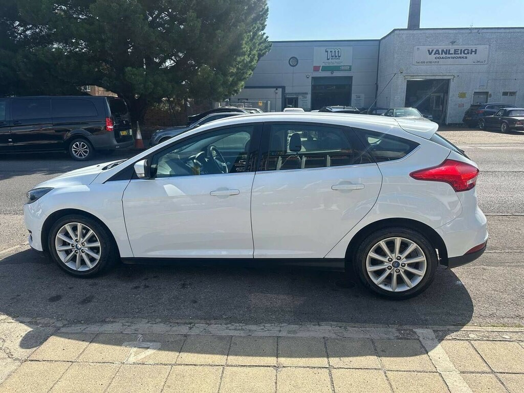 Ford Focus Hatchback 1.0T Ecoboost Titanium Euro 6 Ss OY65ETE White #6