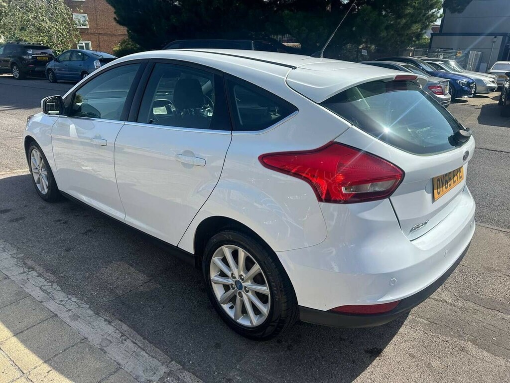 Ford Focus Hatchback 1.0T Ecoboost Titanium Euro 6 Ss OY65ETE White #5