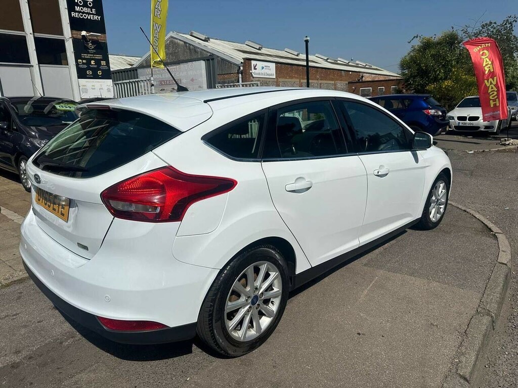 Ford Focus Hatchback 1.0T Ecoboost Titanium Euro 6 Ss OY65ETE White #4
