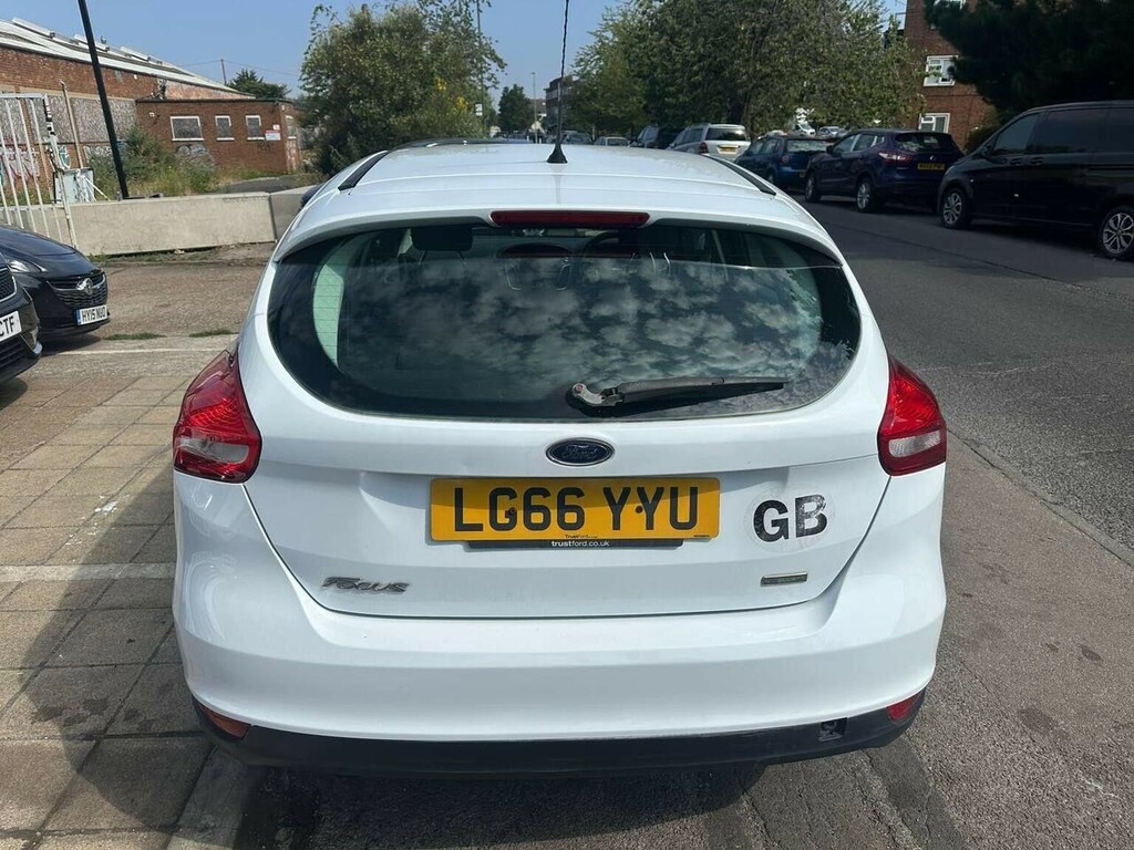 Ford Focus Hatchback 1.0T Ecoboost Zetec Euro 6 Ss 20 LG66YYU White #5