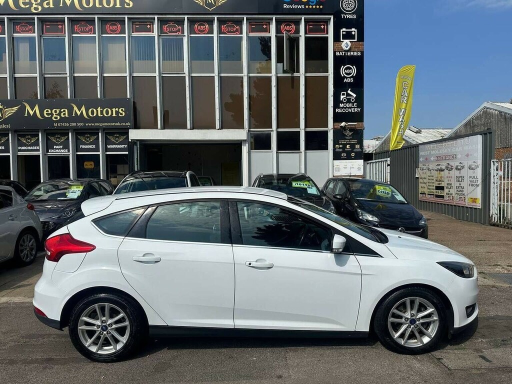 Ford Focus Hatchback 1.0T Ecoboost Zetec Euro 6 Ss 20 LG66YYU White #3
