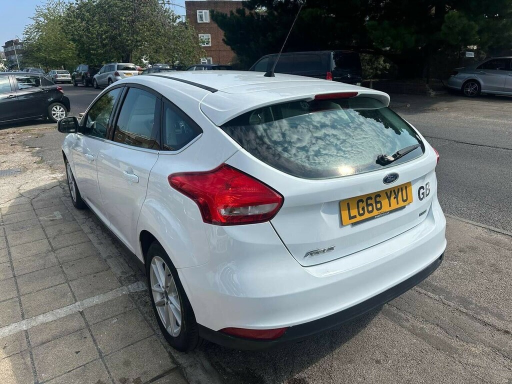 Ford Focus Hatchback 1.0T Ecoboost Zetec Euro 6 Ss 20 LG66YYU White #6