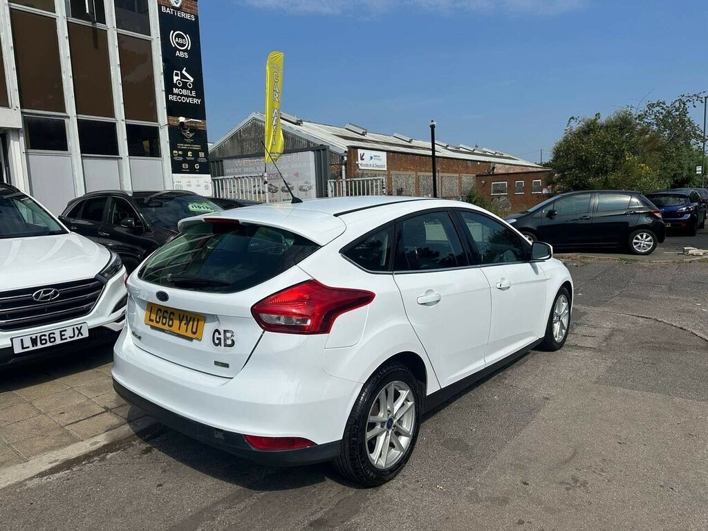 Ford Focus Hatchback 1.0T Ecoboost Zetec Euro 6 Ss 20 LG66YYU White #4