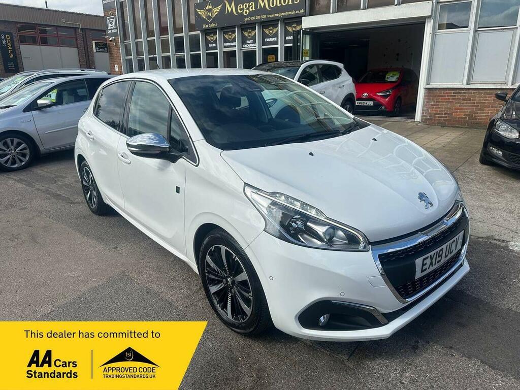 Peugeot 208 Hatchback 1.2 Puretech Tech Edition Euro 6 Ss 5 White