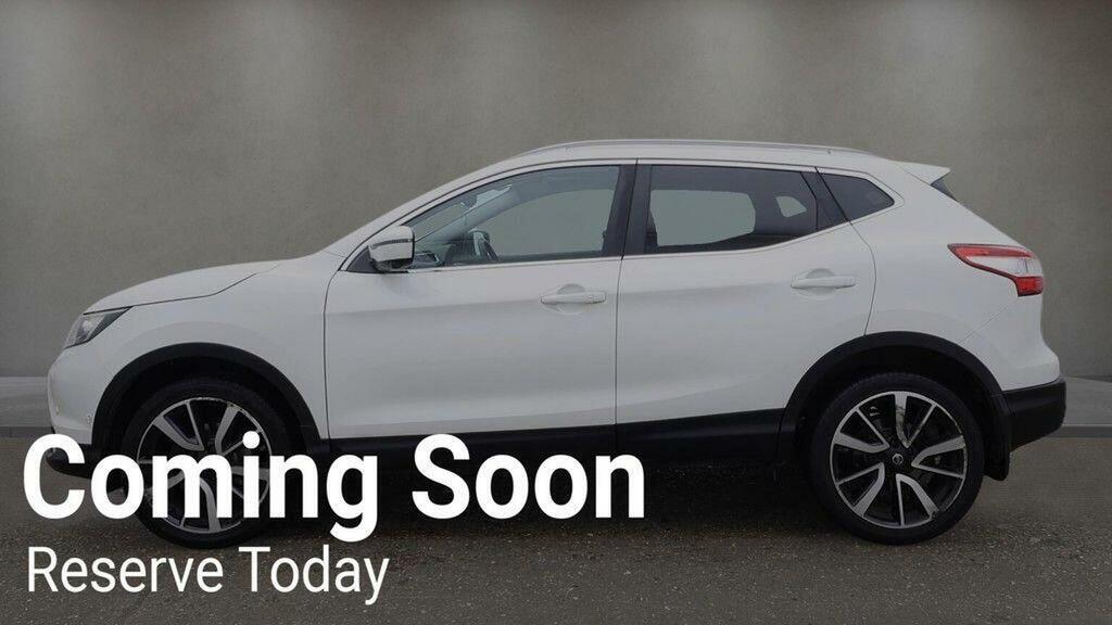 Nissan Qashqai Hatchback Brown #1
