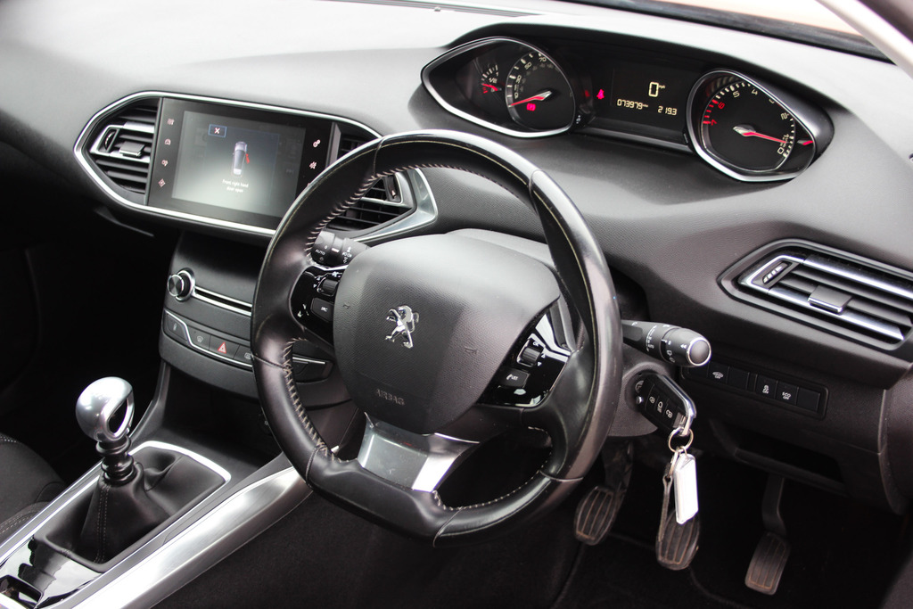 Peugeot 308 Puretech Active White #9