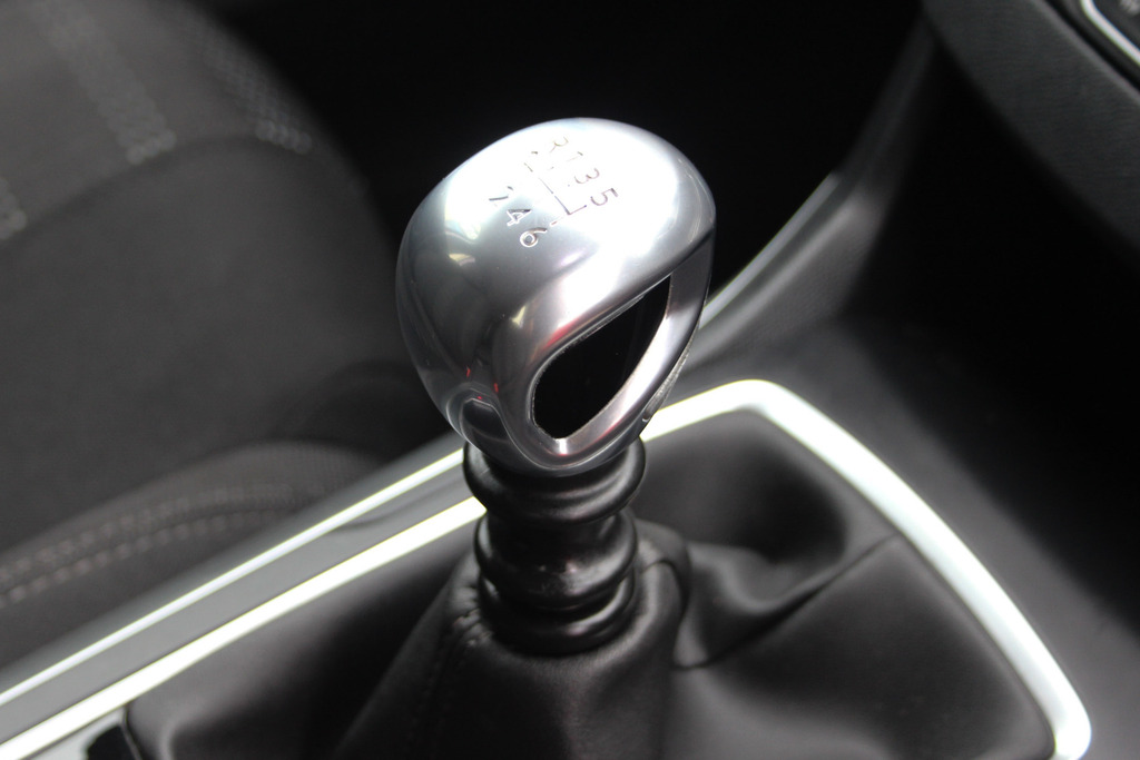 Peugeot 308 Puretech Active White #18