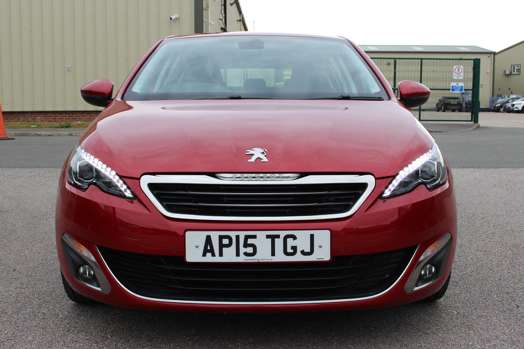 Peugeot 308 Allure Puretech 1.2 Red #2