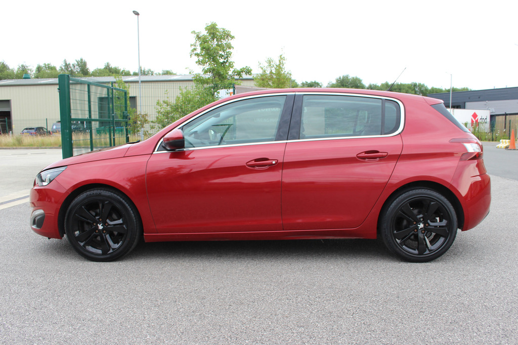 Peugeot 308 Allure Puretech 1.2 Red #4