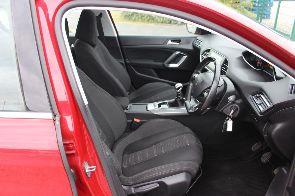 Peugeot 308 Puretech Active White #10