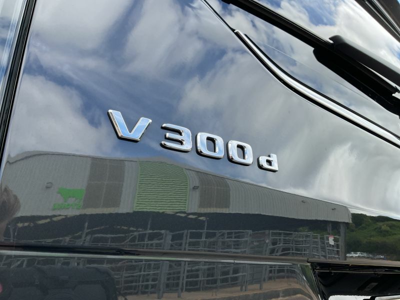 Mercedes-Benz V Class V 300 D Premium Amg Line Extra Long Black #23