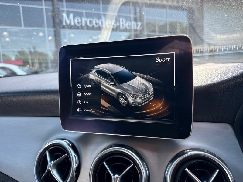 Mercedes-Benz GLA Class 1.6 Gla200 Amg Line Suv 7G-dct Euro 6 Red #32