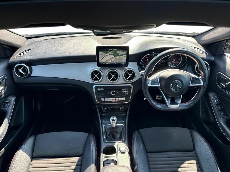 Mercedes-Benz GLA Class 1.6 Gla200 Amg Line Suv 7G-dct Euro 6 Red #7