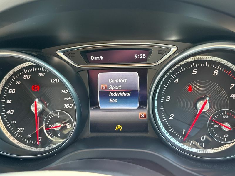 Mercedes-Benz GLA Class 1.6 Gla200 Amg Line Suv 7G-dct Euro 6 Red #33