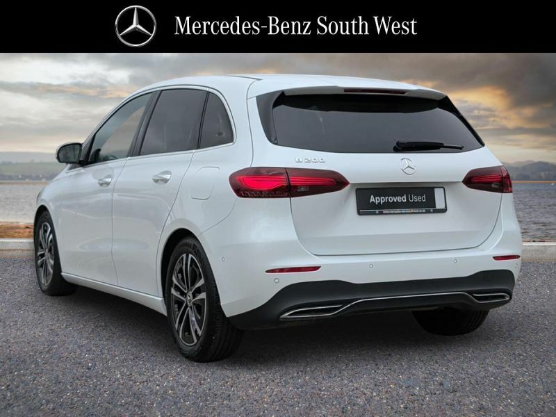 Mercedes-Benz B Class Hatchback White #2