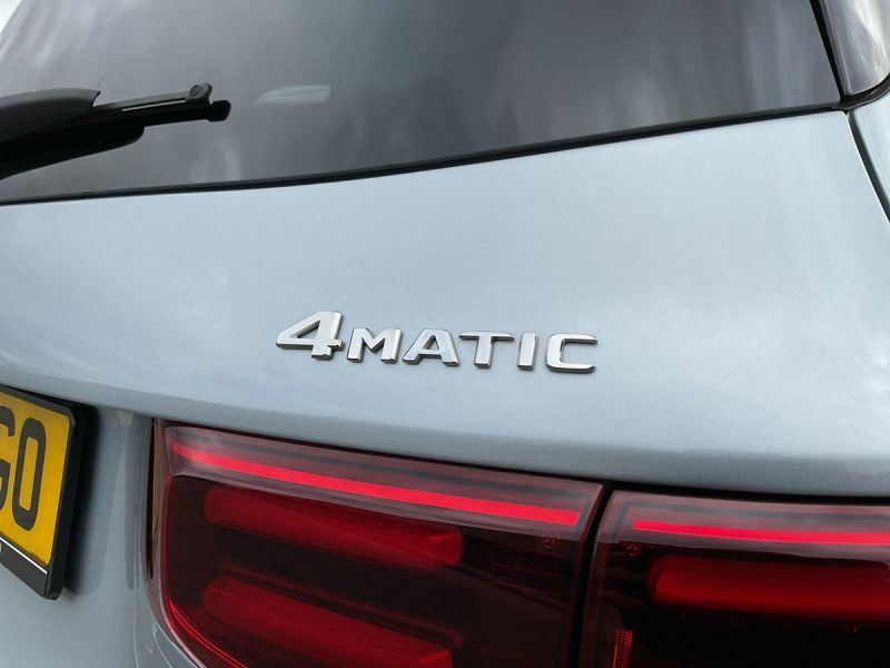 Mercedes-Benz GLB Class Glb 220D 4Matic Amg Line Executive 8G-tronic White #18