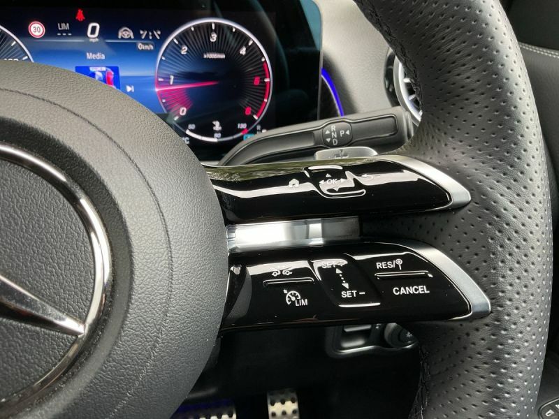 Mercedes-Benz GLB Class Glb 220D 4Matic Amg Line Executive 8G-tronic White #61