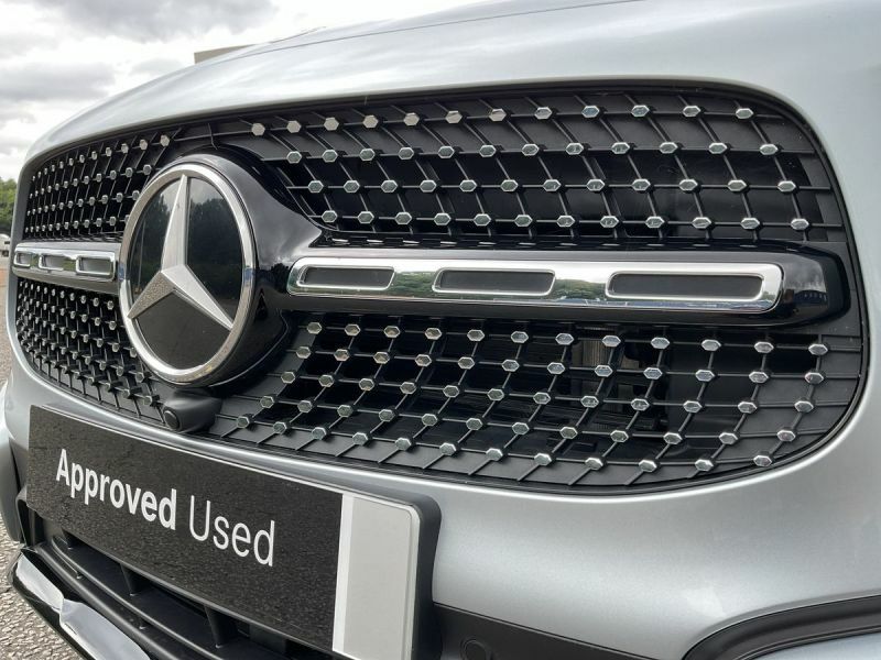 Mercedes-Benz GLB Class Glb 220D 4Matic Amg Line Executive 8G-tronic White #25