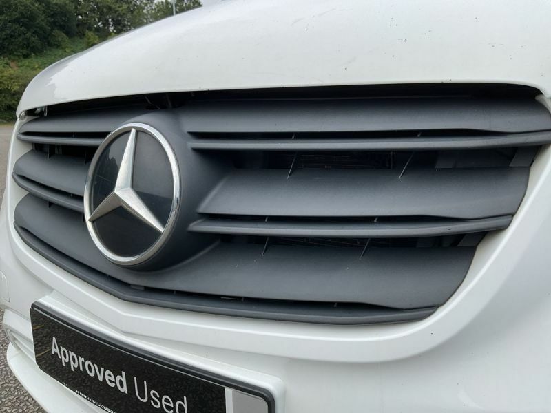 Mercedes-Benz Vito 2L Progressive White #11