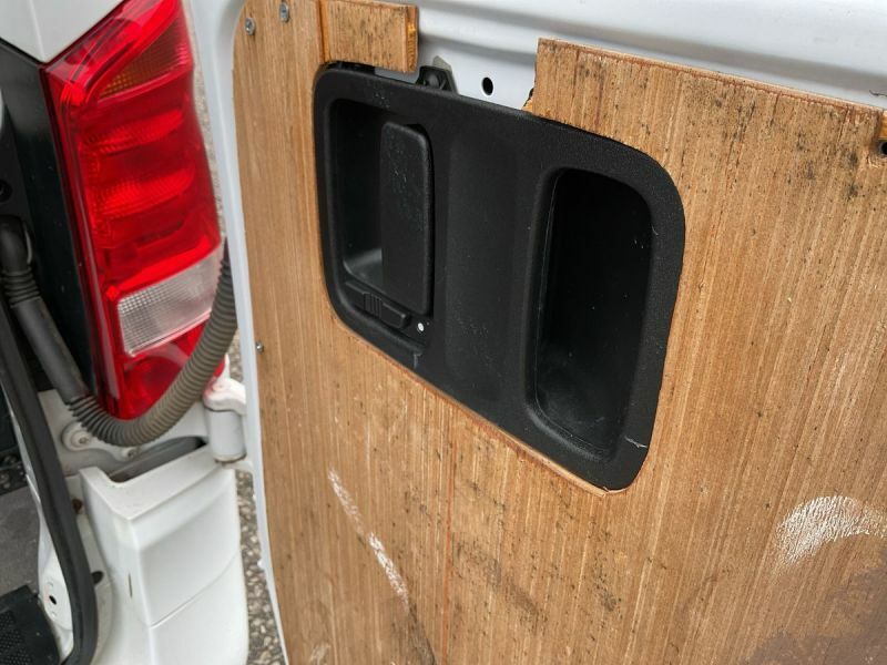 Mercedes-Benz Vito 2L Progressive White #16