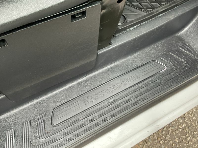 Mercedes-Benz Vito Minibus Black #20
