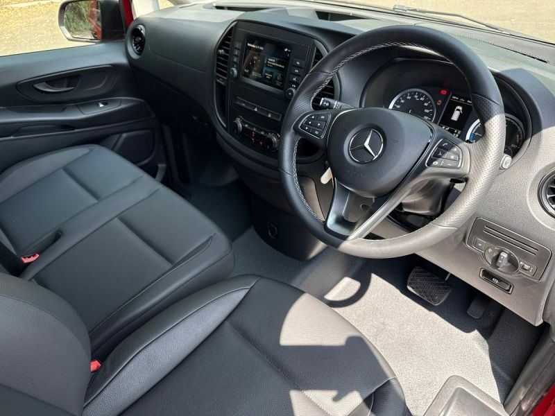 Mercedes-Benz eVito 100Kwh Premium Tourer Double Cab Silver #20