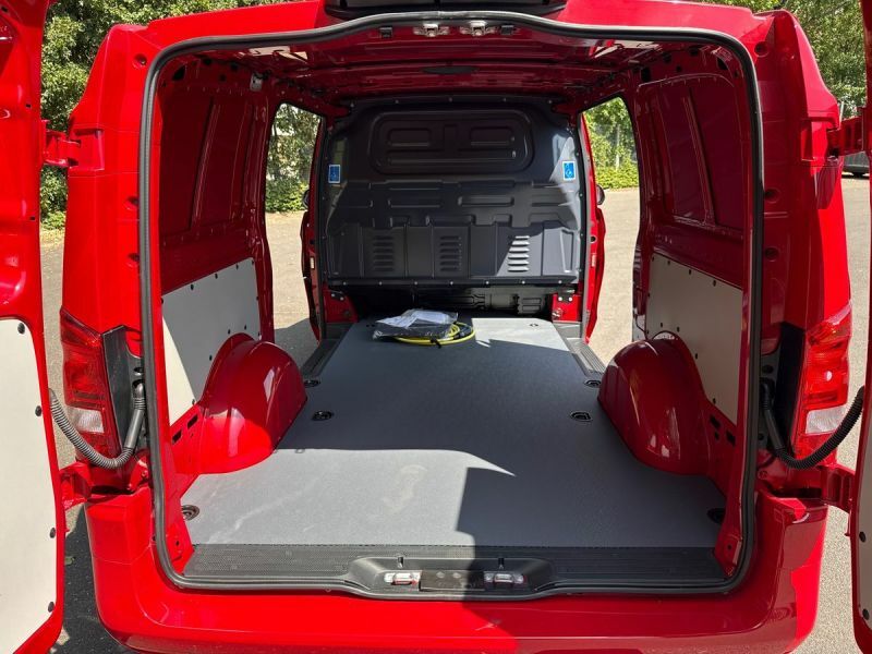 Mercedes-Benz eVito 100Kwh Premium Tourer Double Cab Silver #9