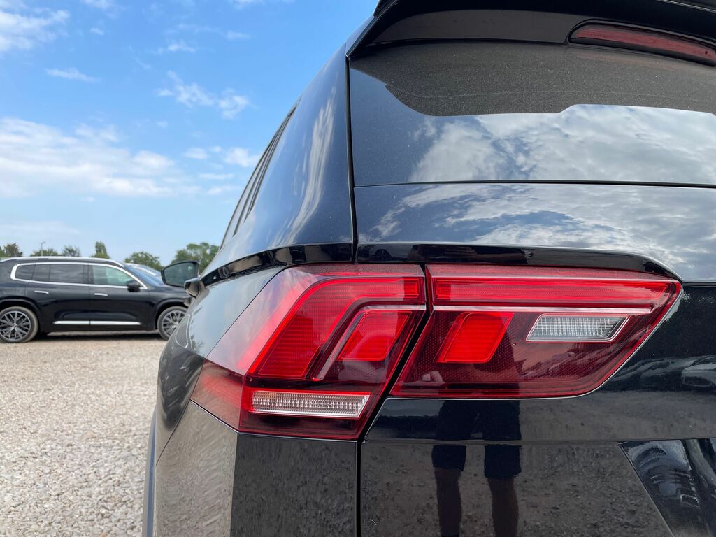 Volkswagen Tiguan Elegance Black #47