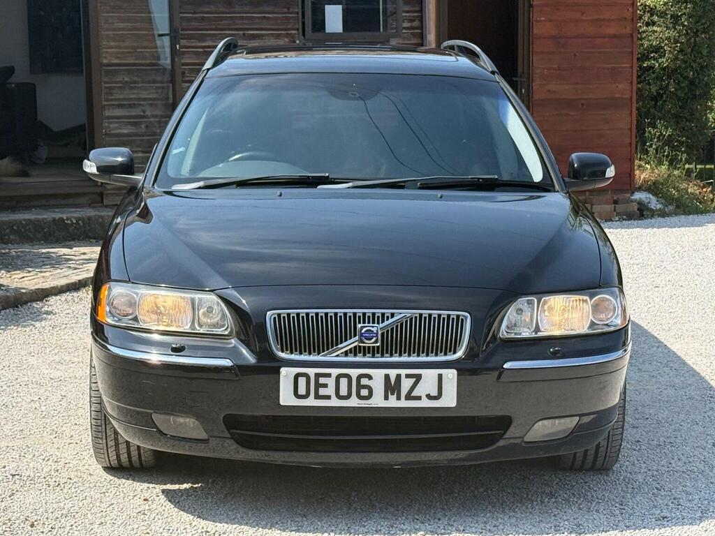 Volvo V70 2.4 Se Black #2