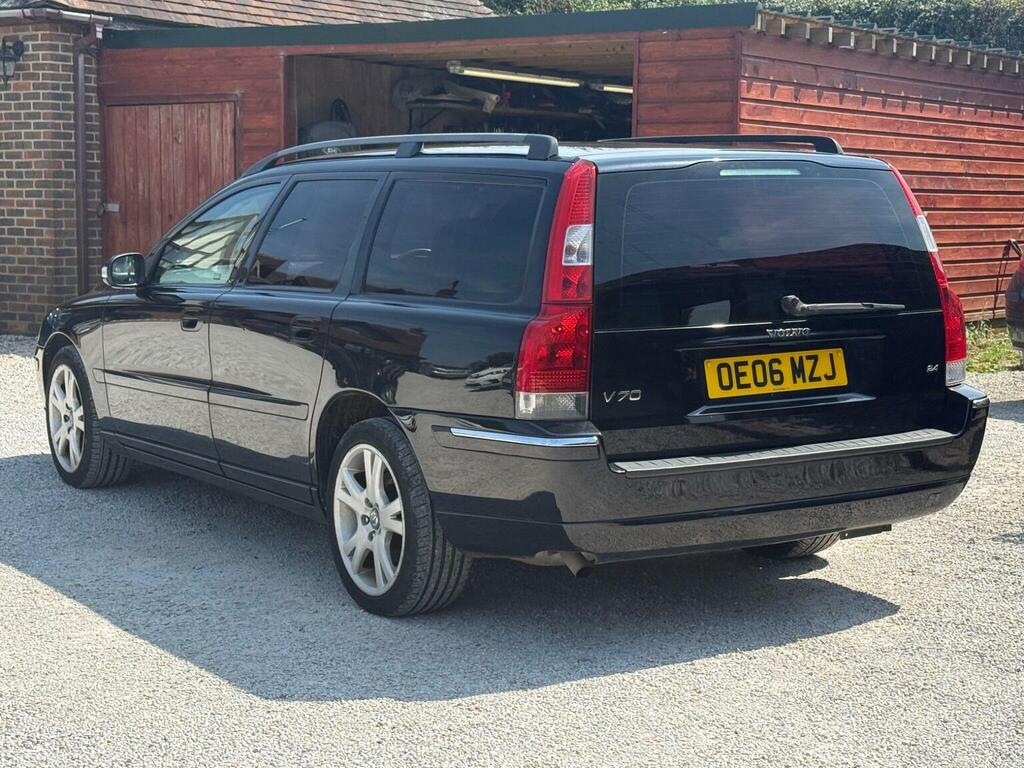 Volvo V70 2.4 Se Black #4