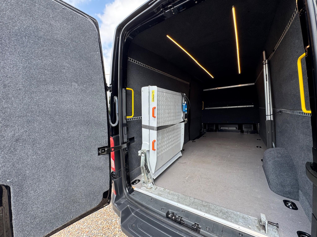Volkswagen Crafter White #51