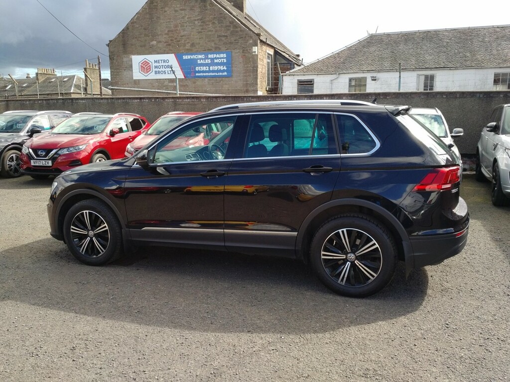 Volkswagen Tiguan 2.0 Tdi Se Navigation Black #4