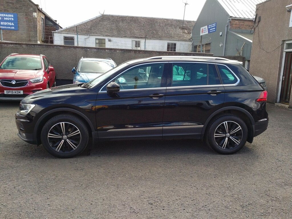 Volkswagen Tiguan 2.0 Tdi Se Navigation Black #3