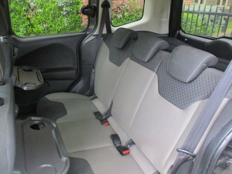 Ford Tourneo Courier Courier White #28