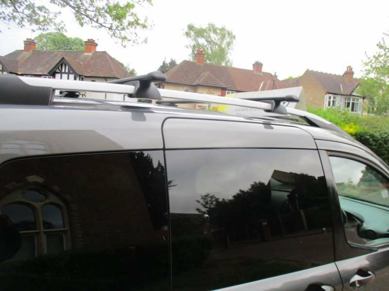 Ford Tourneo Courier Courier White #24