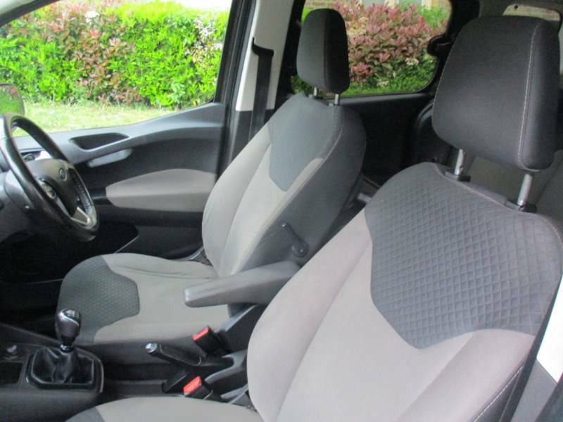 Ford Tourneo Courier Courier White #26