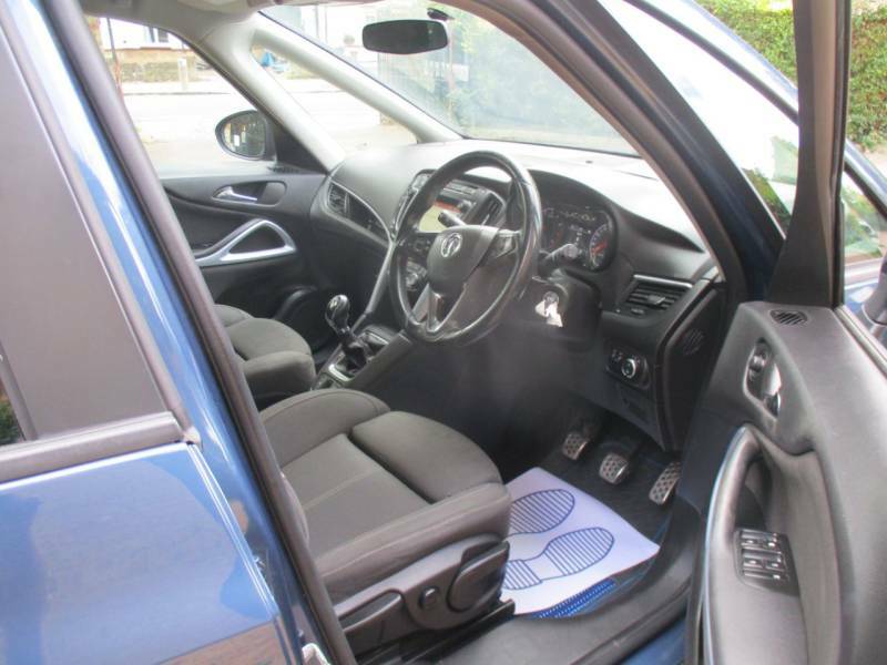 Vauxhall Zafira 1.4T Design 2017 Red #14