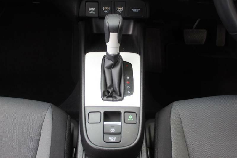 Honda Jazz Jazz Se I-mmd Cvt White #24