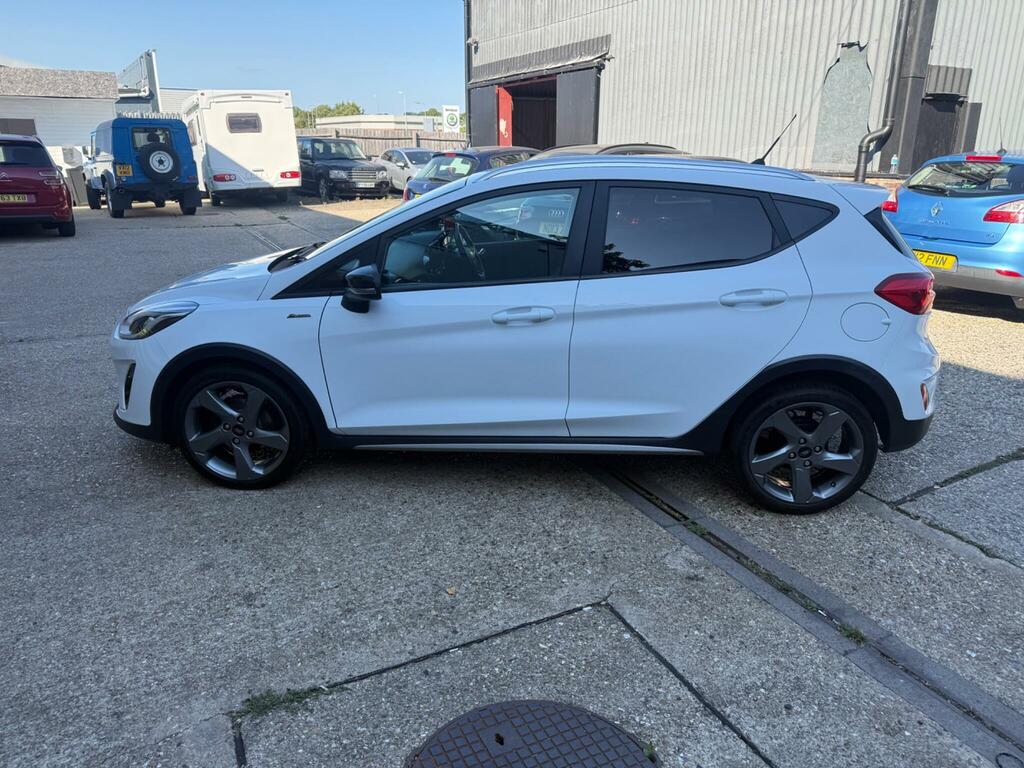 Ford Fiesta Active 1 White #4