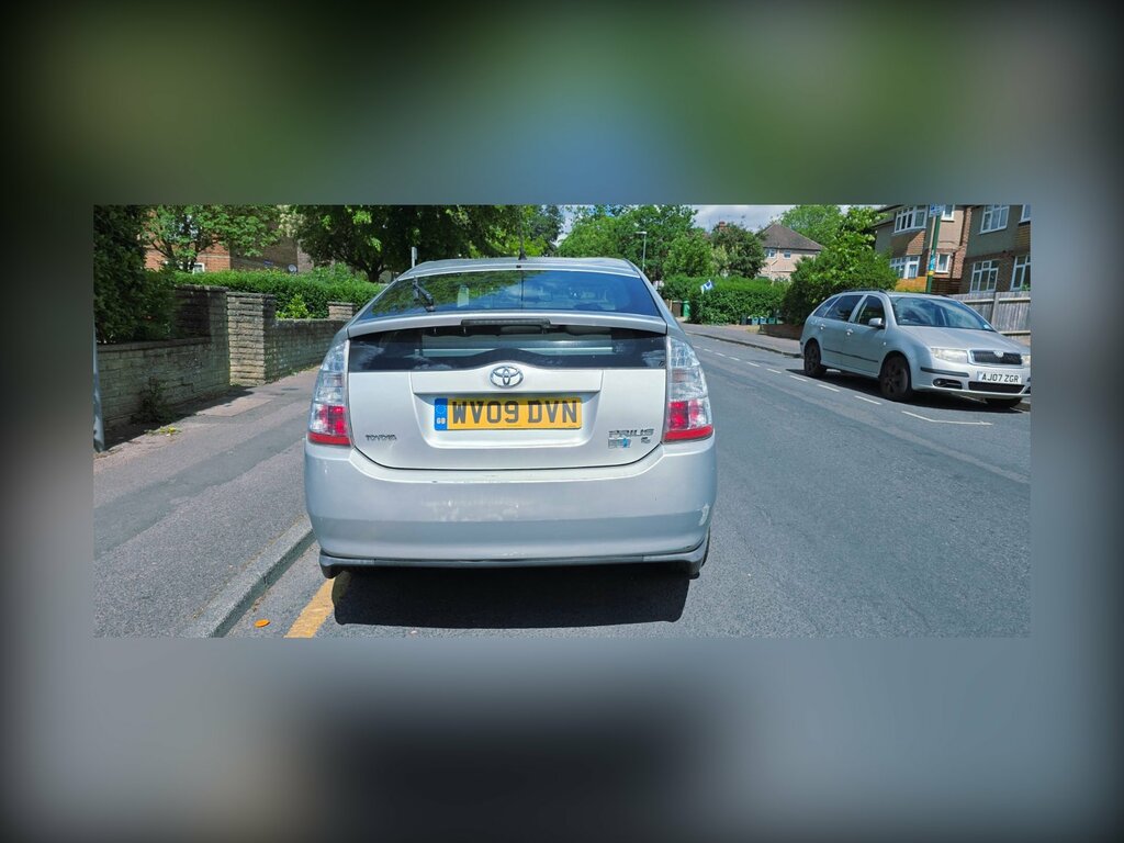 Toyota Prius 1.5 T4 Hatchback Hybrid Cvt 104 Gkm, Silver #5