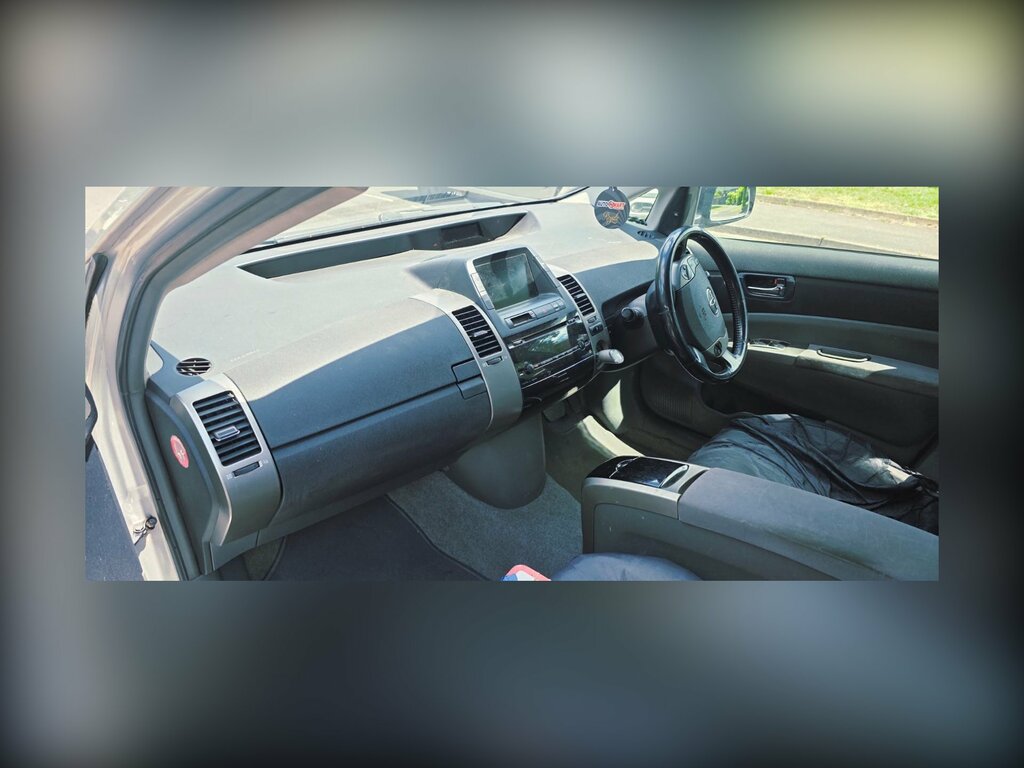 Toyota Prius 1.5 T4 Hatchback Hybrid Cvt 104 Gkm, Silver #4