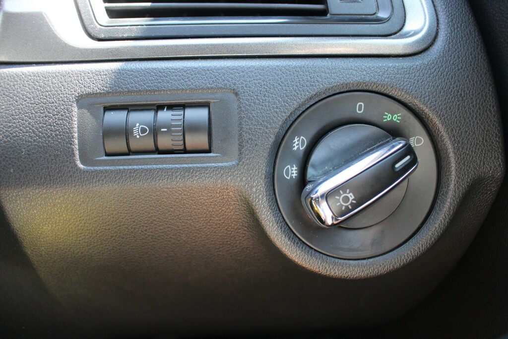 Skoda Rapid Spaceback Spaceback Se Tech Greentech Tsi Green #25
