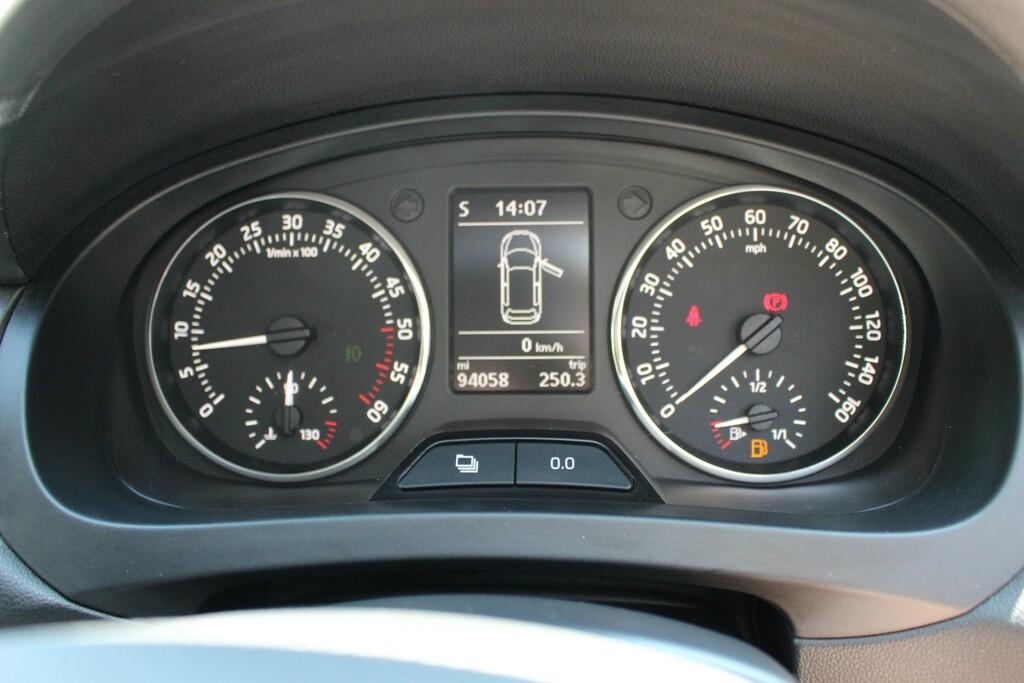 Skoda Rapid Spaceback Spaceback Se Tech Greentech Tsi Green #24